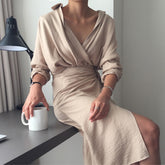 Vestido de lino con cuello en V y nudo